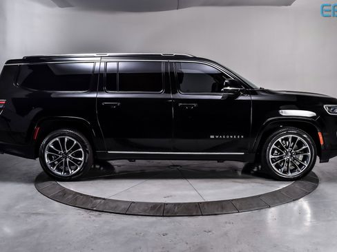 Used 2023 Jeep Wagoneer L Series III w/ Premium Group I image 7