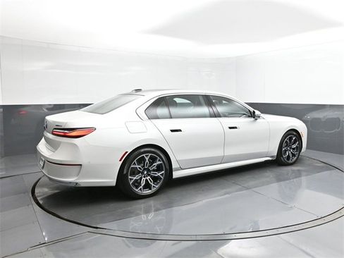 New 2025 BMW i7 xDrive60 w/ Executive Package image 15