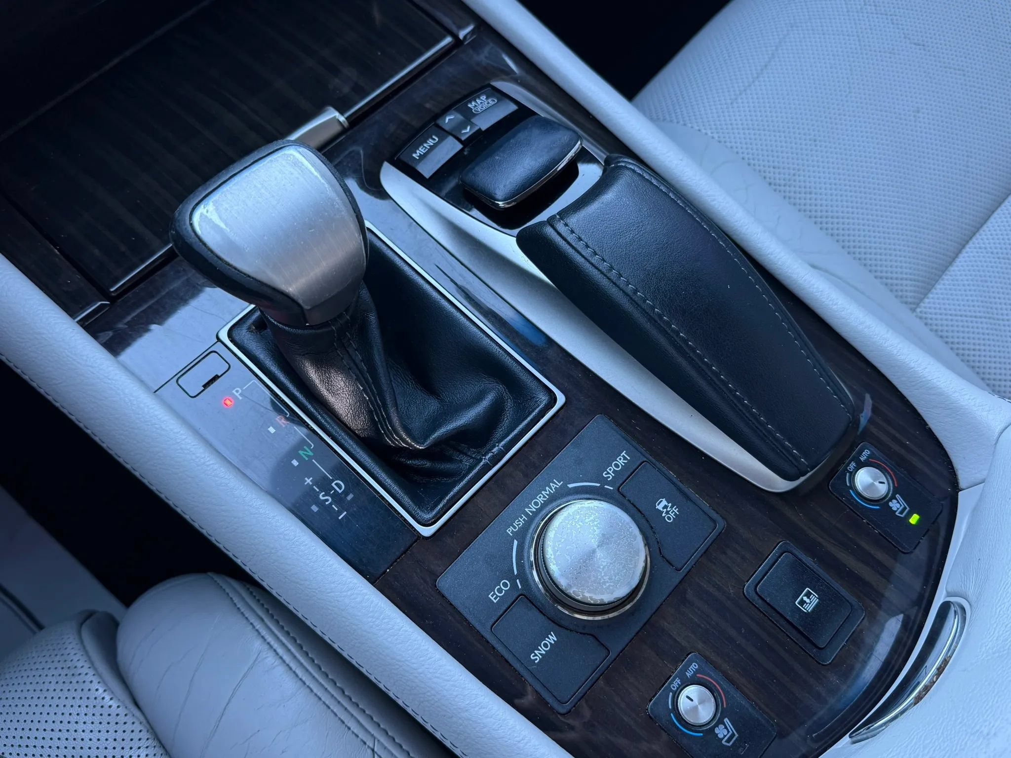 Used 2013 Lexus LS 460 AWD w/ Comfort Pkg image 16