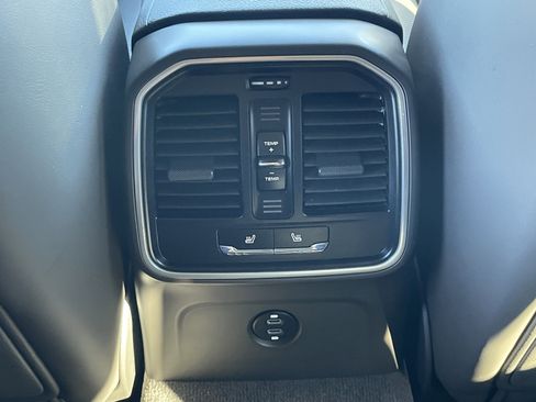 Used 2023 Porsche Macan S image 17