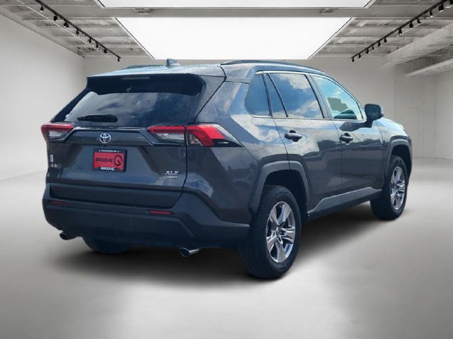 Used 2025 Toyota RAV4 XLE AWD/4WD image 5