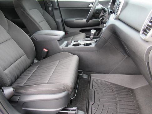 Used 2020 Kia Sportage LX image 9