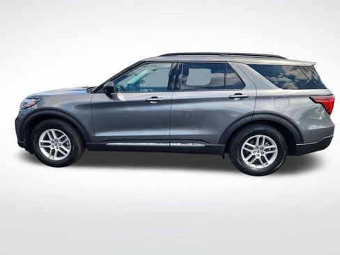 Used 2025 Ford Explorer Active RWD image 2