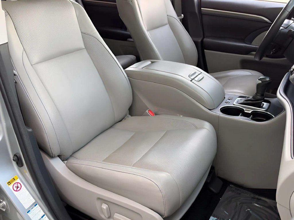 Used 2018 Toyota Highlander Limited AWD/4WD image 34