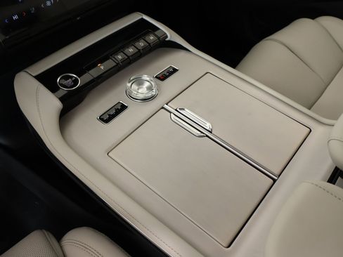New 2026 Lincoln Navigator Premiere AWD/4WD image 8