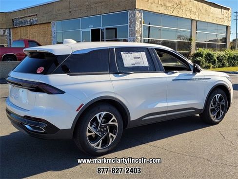 New 2026 Lincoln Nautilus Premier image 3