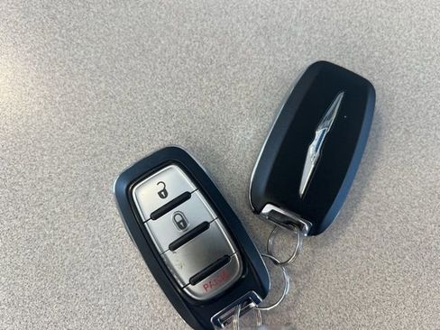 Used 2021 Chrysler Voyager LX image 34