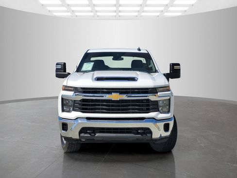 Used 2024 Chevrolet Silverado 2500 LT AWD/4WD image 2