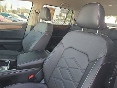 Used 2025 Volkswagen Atlas SE image 18