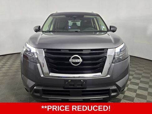 Used 2025 Nissan Pathfinder SV FWD image 2