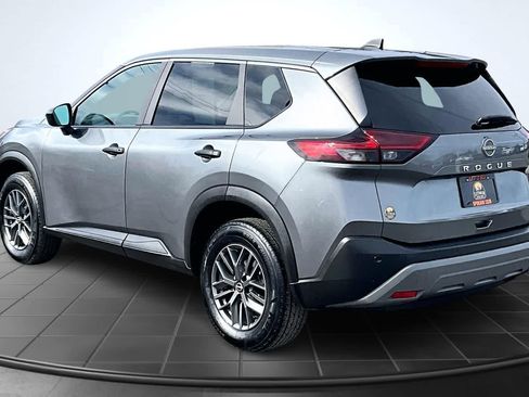 Used 2023 Nissan Rogue S image 4
