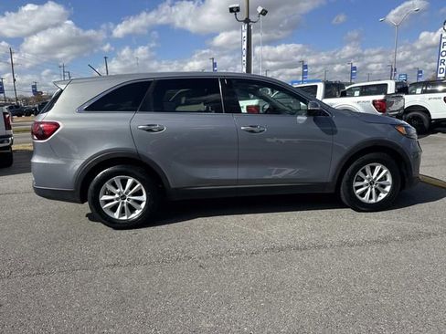 Used 2020 Kia Sorento LX image 4