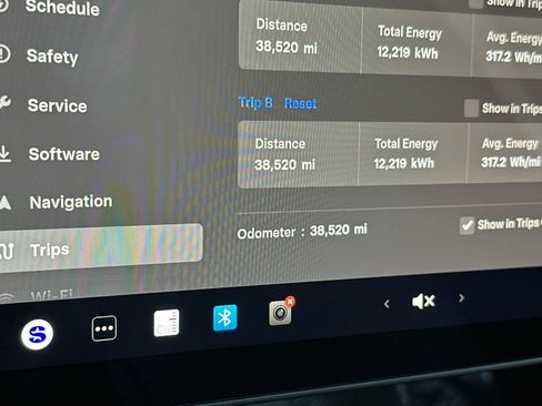 Used 2024 Tesla Model Y Long Range AWD/4WD image 29