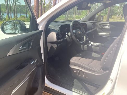 New 2026 Chevrolet Traverse LT w/ Driver Confidence Package FWD image 9