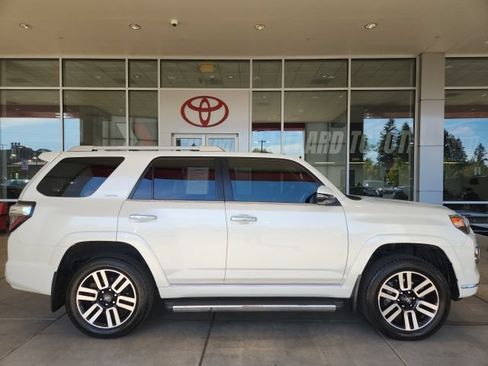 Certified 2022 Toyota 4Runner Limited AWD/4WD image 3