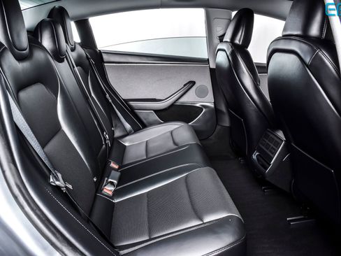 Used 2025 Tesla Model 3 Long Range image 22