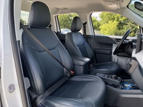 Used 2025 Ford Maverick XLT FWD image 30