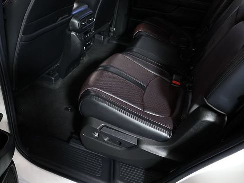 Used 2025 Honda Pilot Black Edition image 31