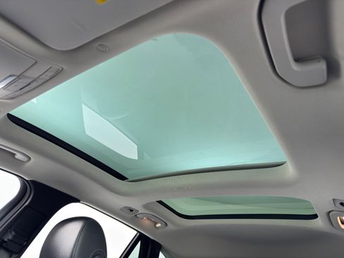 Used 2021 Mercedes-Benz GLC 300 GLC 300 w/ Premium Package image 11