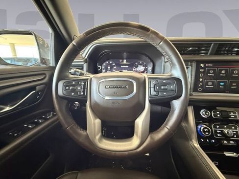 Used 2024 GMC Yukon XL Denali w/ Advanced Technology Package image 13