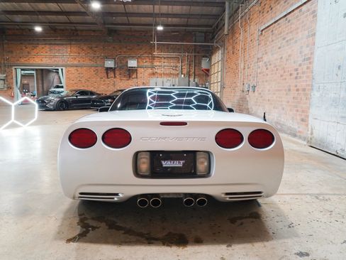 Used 2001 Chevrolet Corvette Z06 w/ Memory Pkg RWD image 12