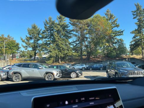 Used 2025 Jeep Compass Trailhawk image 18