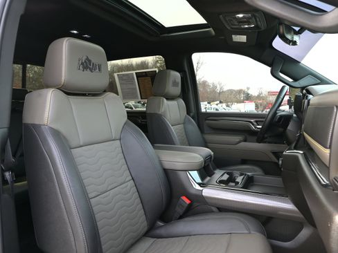 Used 2024 Chevrolet Silverado 2500 ZR2 w/ ZR2 Bison Edition image 11