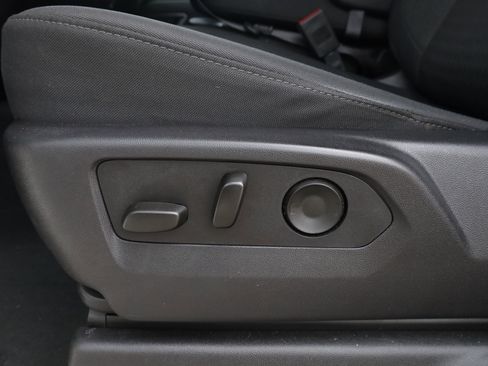 Used 2025 Chevrolet Silverado 1500 LT image 17