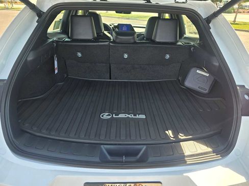 New 2026 Lexus UX 300h FWD image 17