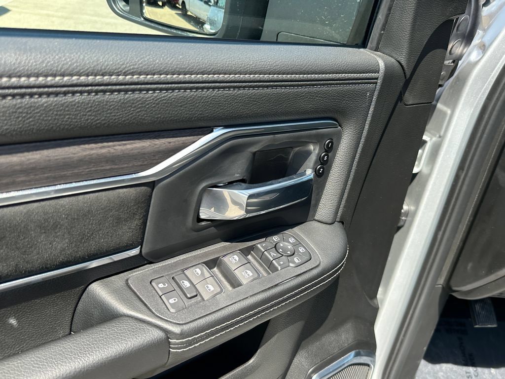 New 2026 RAM 3500 Laramie AWD/4WD image 21