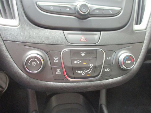 Used 2018 Chevrolet Malibu LS FWD image 13