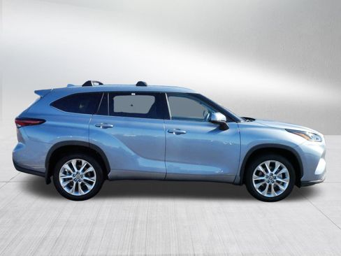 New 2024 Toyota Highlander Limited image 8