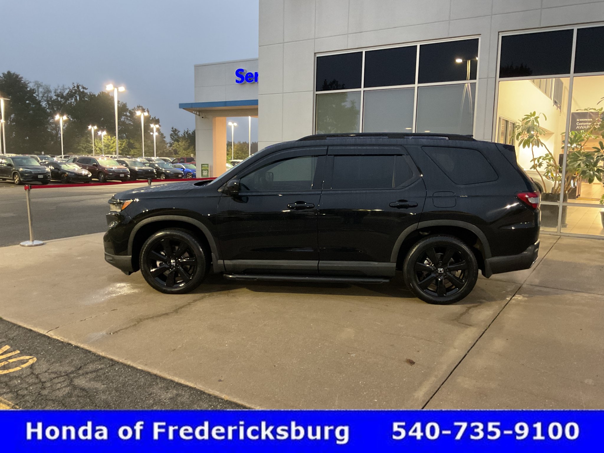 Certified 2025 Honda Pilot Black Edition image 3