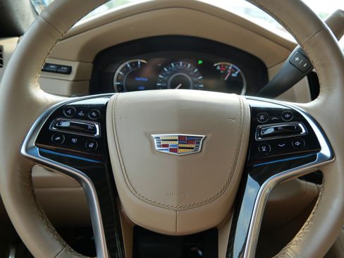 Used 2018 Cadillac Escalade Platinum AWD/4WD image 27