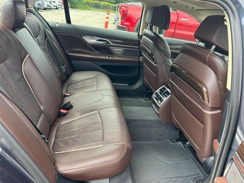Used 2020 BMW 750i xDrive AWD/4WD image 22