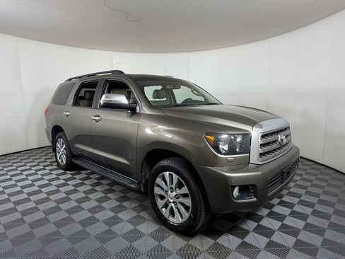 Used 2017 Toyota Sequoia Limited w/ Safety & Convenience Package RWD image 1