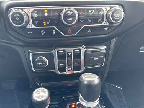 Used 2022 Jeep Wrangler Unlimited Sahara w/ Cold Weather Group image 25