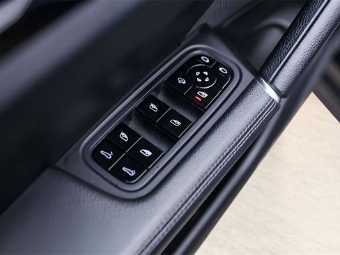 Used 2020 Porsche Cayenne S image 30