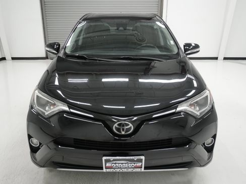 Used 2018 Toyota RAV4 XLE FWD image 2
