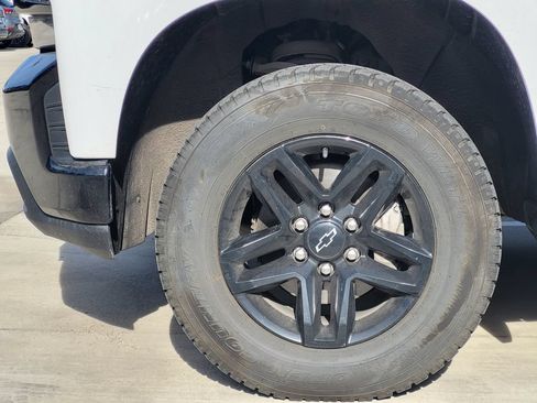 Used 2022 Chevrolet Silverado 1500 LT Trail Boss w/ Convenience Package II AWD/4WD image 4