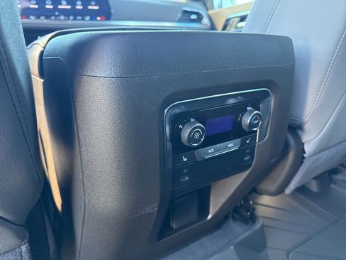 New 2026 Chevrolet Suburban LT image 9