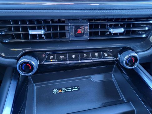 Used 2025 Chevrolet Suburban LT image 14