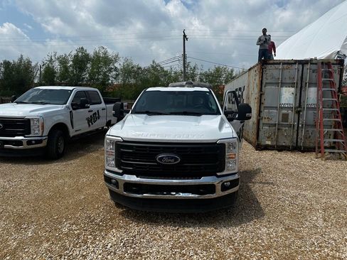 Used 2023 Ford F250 XL w/ XL Driver Assist Package AWD/4WD image 3