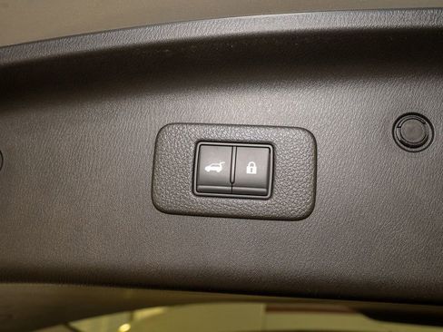 Used 2021 Nissan Armada SV w/ SV Appearance Package image 6