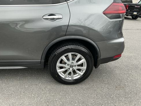 Used 2018 Nissan Rogue SV AWD/4WD image 9