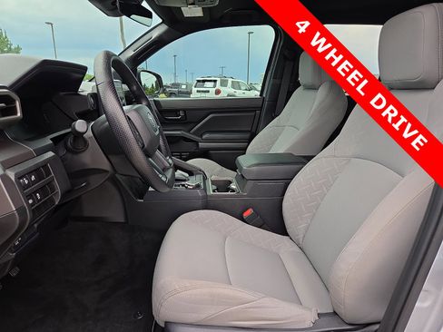 Used 2025 Toyota Tacoma SR5 AWD/4WD image 15