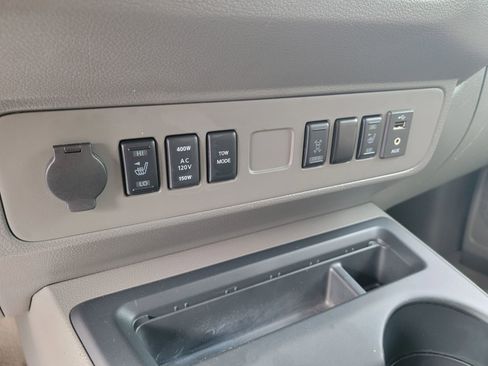 Used 2020 Nissan NV 3500 SL image 23