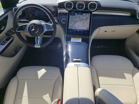 Used 2025 Mercedes-Benz GLC 300 4MATIC image 4