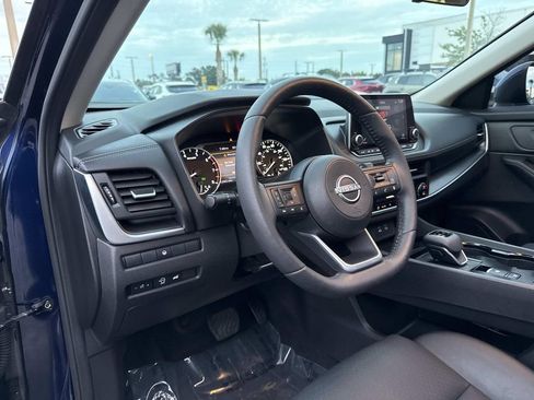 Used 2024 Nissan Rogue SV w/ SV Premium Package FWD image 25