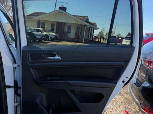 Used 2018 Volkswagen Atlas SE image 16